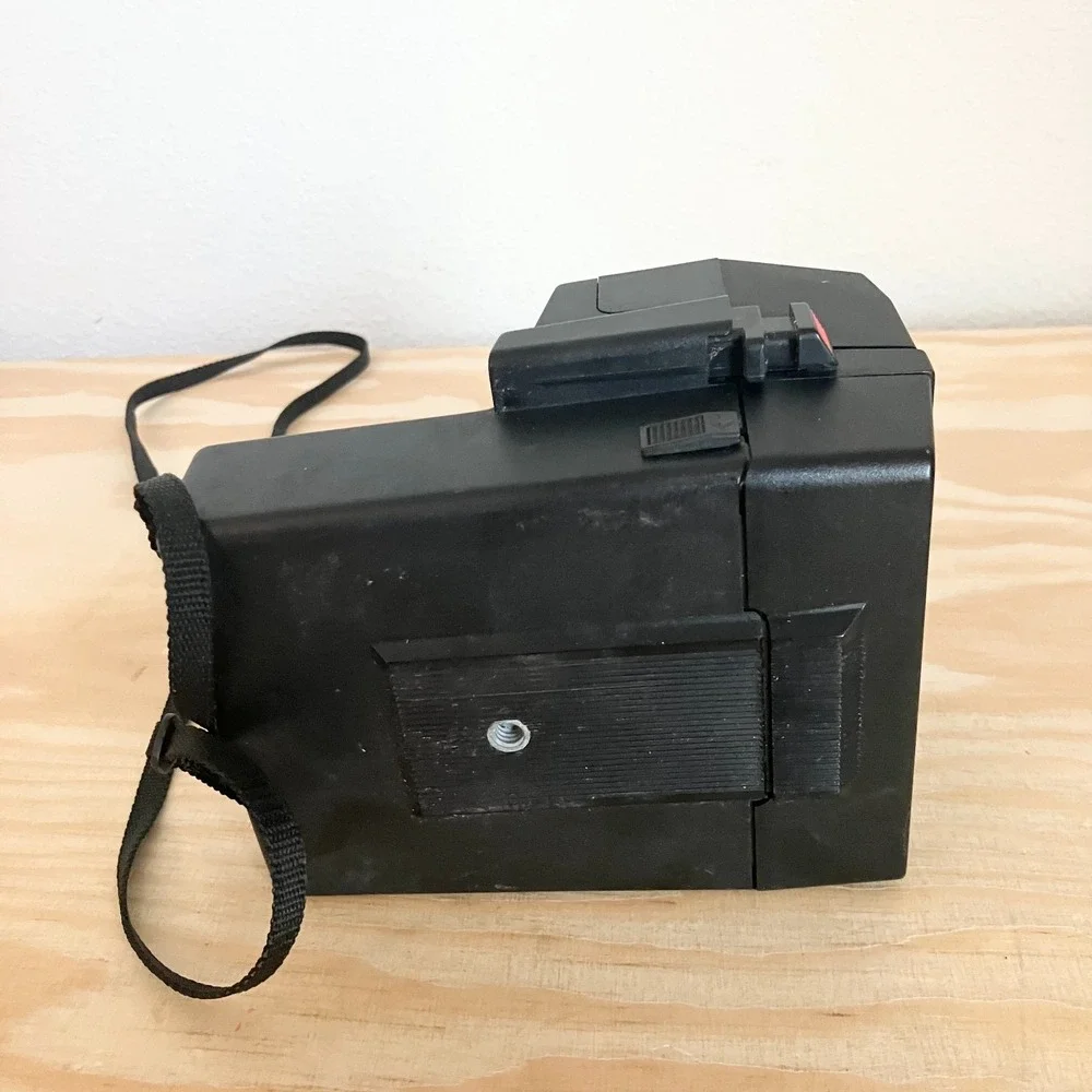 Vintage Polaroid 600 Series 640 Instant Land Camera  W/ Strap Untested